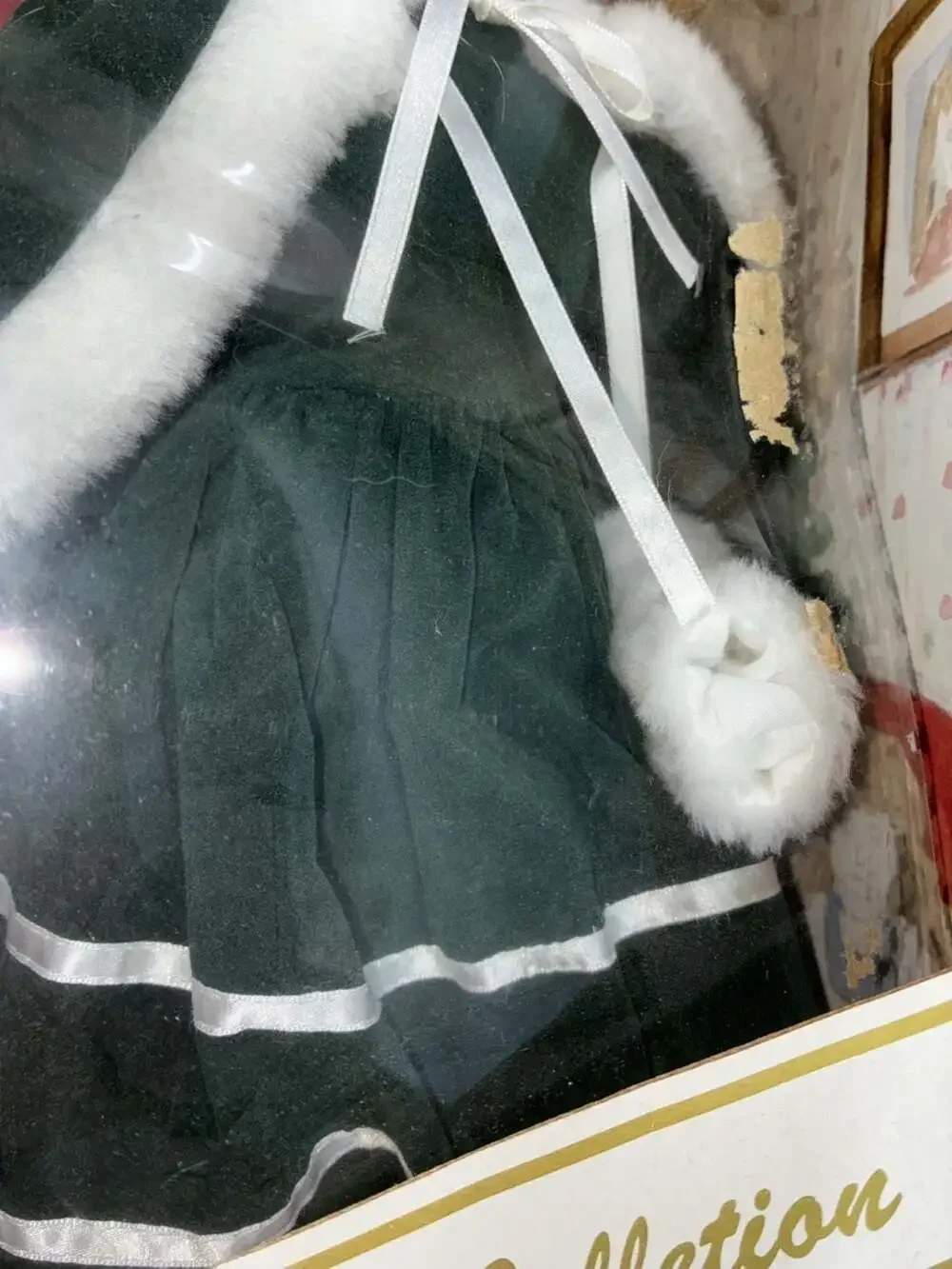 House of Lloyd 16-inch Christmas Collection Porcelain Doll